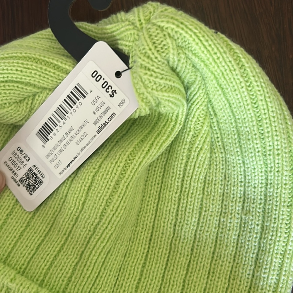Adidas beanie unisex NWT - Picture 3 of 3
